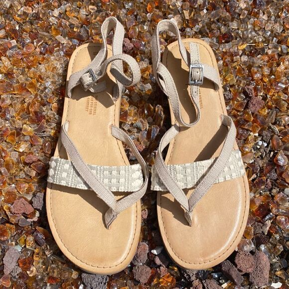 Toms Lexie Novelty Tribal Beige/White Canvas Sandal. Sz 7.5 Excellent Condition! - Picture 5 of 12